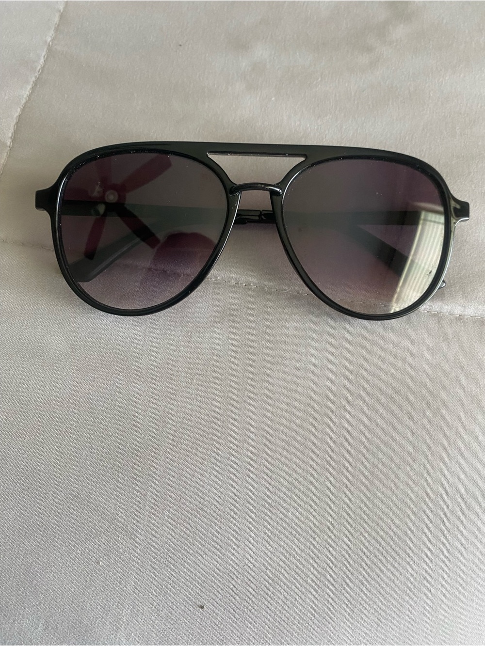 Classic Black Aviator Sunglasses - Women